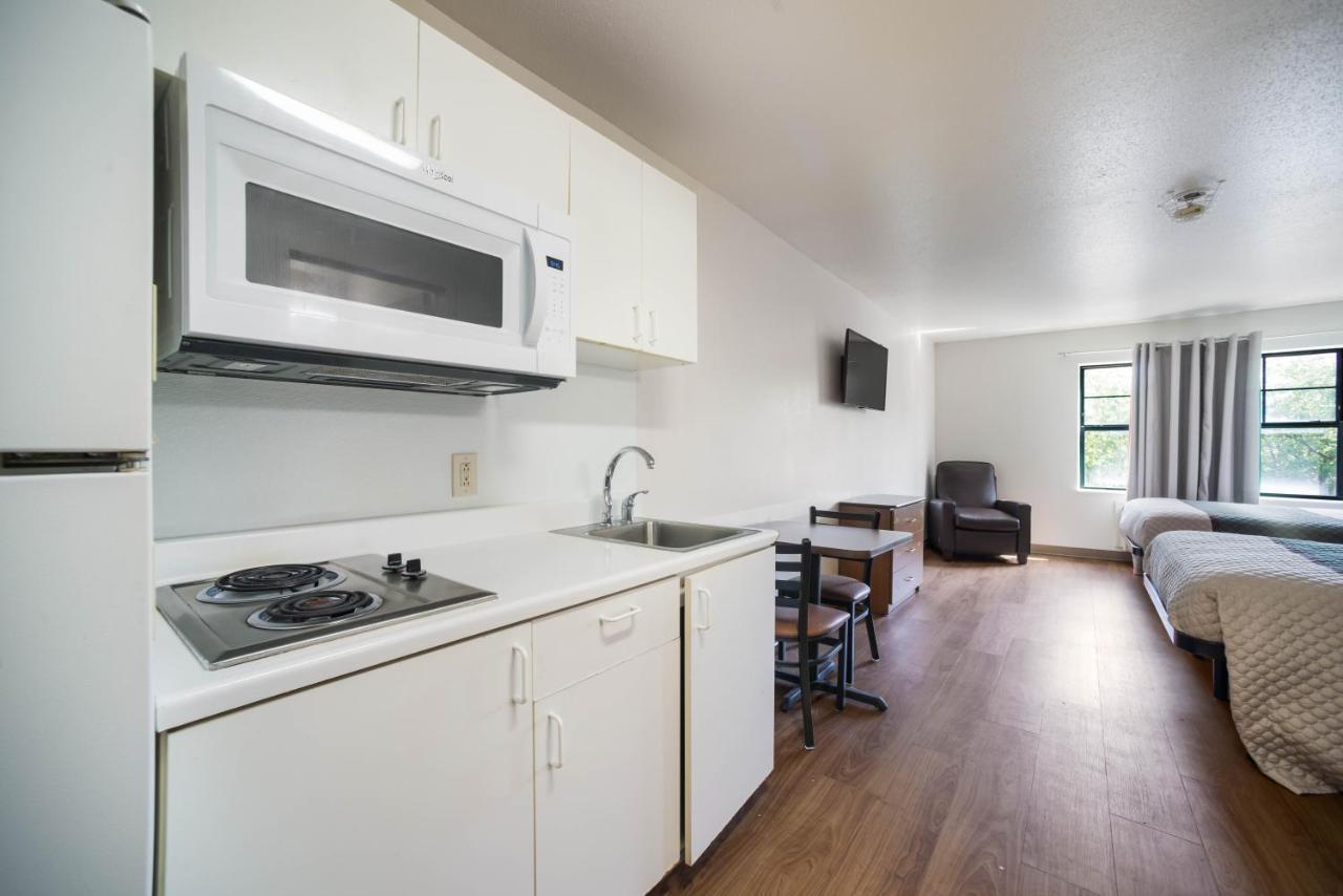 Hometowne Studios By Red Roof St. Louis - Airport/N Lindbergh Hazelwood Extérieur photo